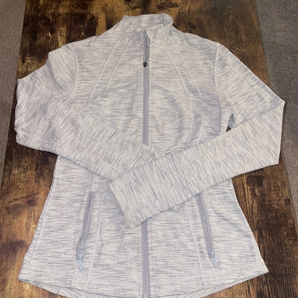 Lulu lemon size 8 scuba zip up white and grey
